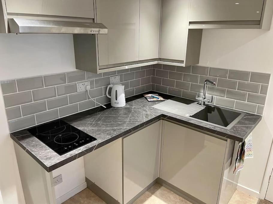 *Close To Beach* One Bedroom Suite With Parking 오버스트랜드 외부 사진