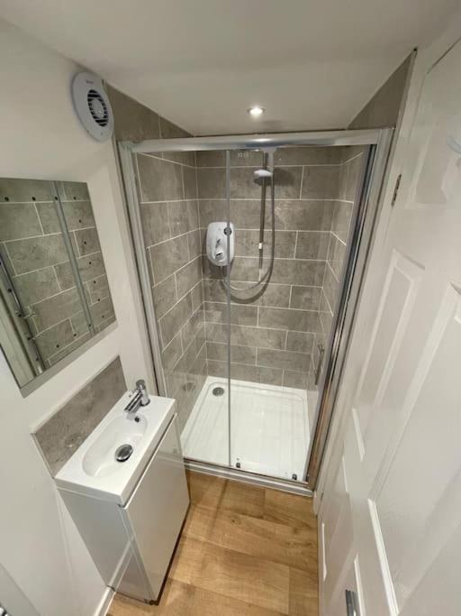 *Close To Beach* One Bedroom Suite With Parking 오버스트랜드 외부 사진